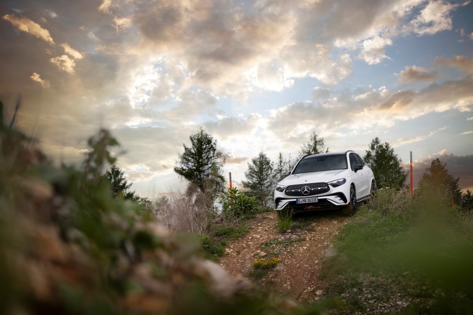  a White 2023 Mercedes GLC