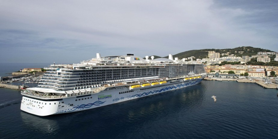 A large cruise ship go sailing across the water. 