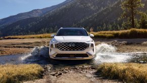 2022 Hyundai Santa Fe is more expensive than the Hyundai Tucson. Compact SUV or midsize SUV?