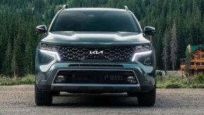 A green 2022 Kia Sorento midsize SUV is parked.