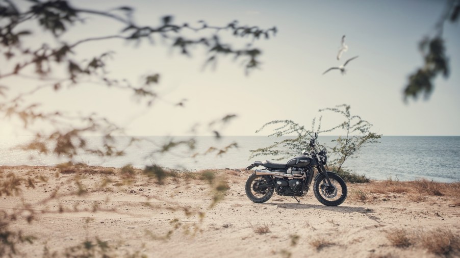 Chris Pratt is back on a Triumph Scrambler in Jurassic World