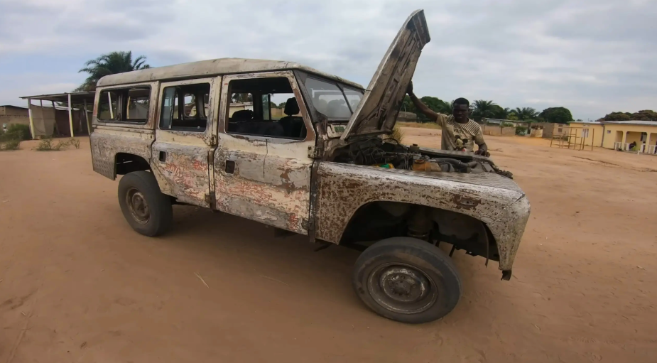 1,000,000 km Land Rover Defender profile