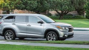 2015 Toyota Highlander in silver