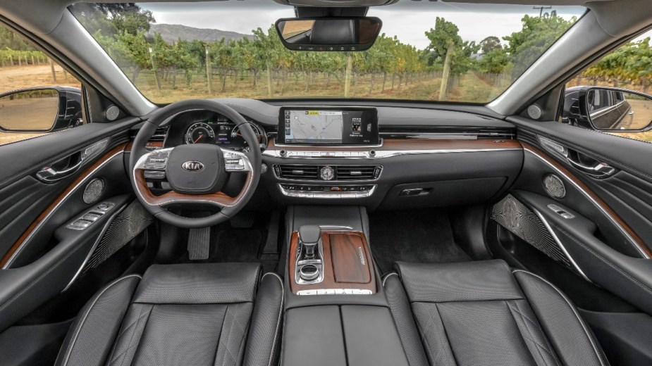 the interior of the 2020 kia k900, a plush and luxurious place to spend time