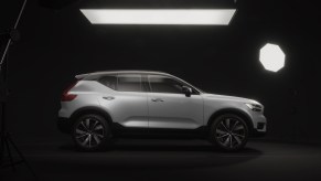 Volvo XC40 Recharge 2022 Audi e-tron