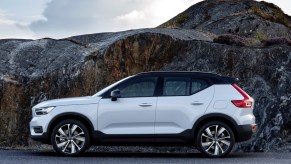 2022 Volvo XC40 Recharge 2022 BMW i4