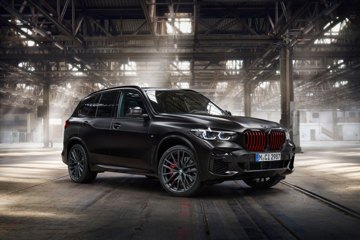 2022 BMW X5 in black vermillion trim was the major option for 2022. 