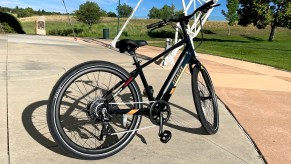 The back of the Aventon Pace 500 in Midnight Black.