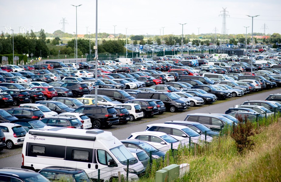 Vehicles in a parking lot with little to no shade makes giving air conditioning expertise a difficult task