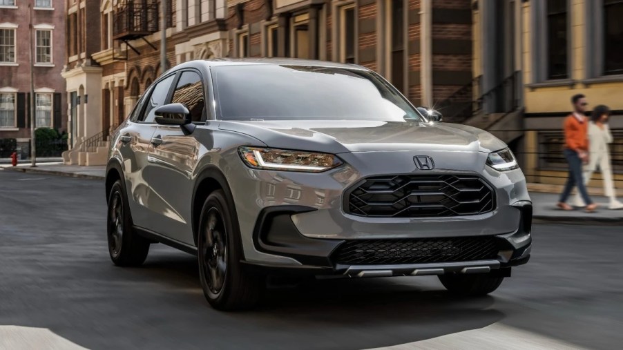 Front angle view of Urban Gray Pearl 2023 Honda HR-V crossover SUV