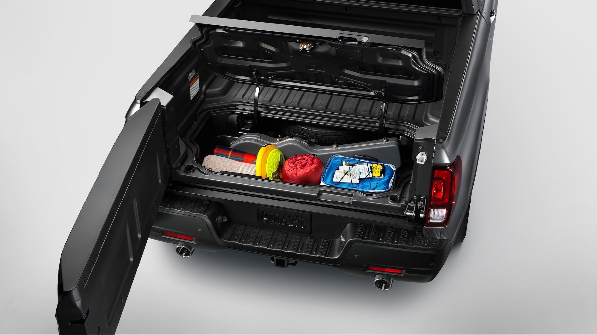 Honda Ridgeline Swing Tailgate Open and bed trunk open