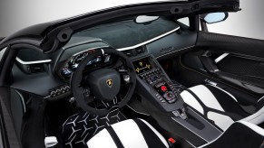 Lamborghini Aventador SVJ Roadster Covnertible black Interior with white inserts