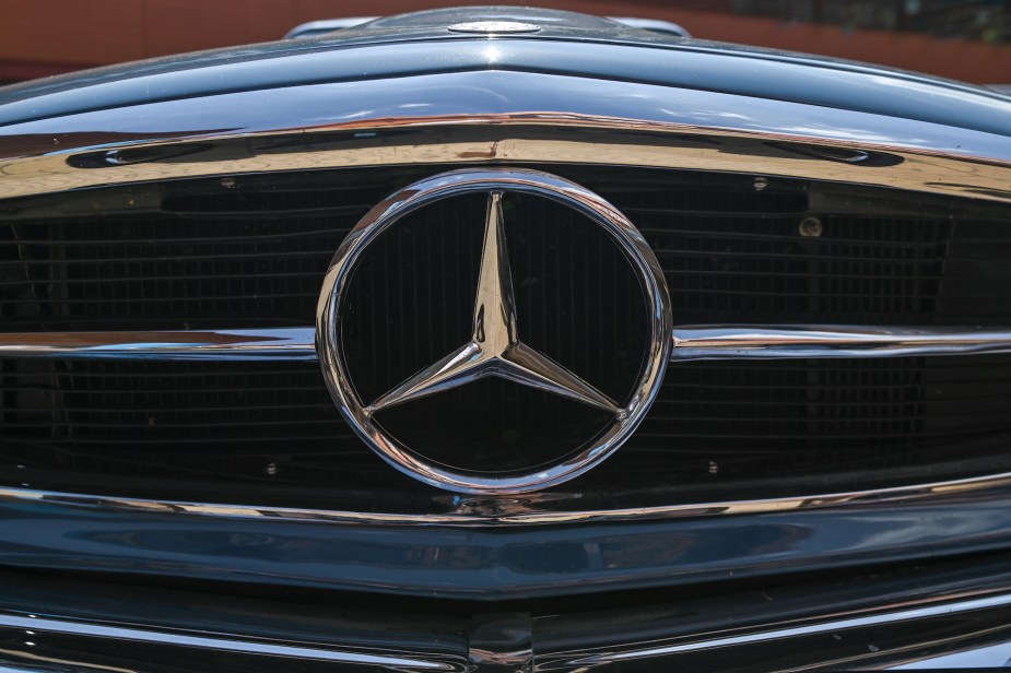 Mercedes-Benz logo