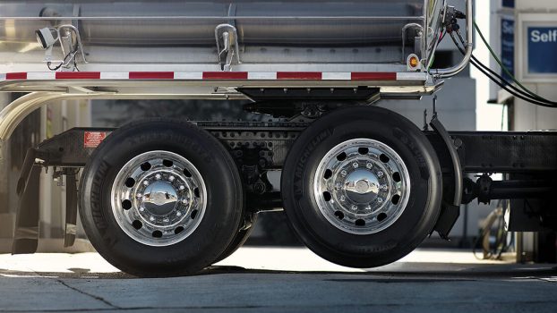 Why Do Some Semi Truck Tires Not Touch The Ground?