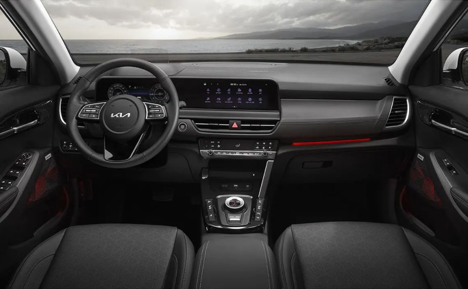 The interior of the new Korean-market Kia Seltos is significantly updated. 