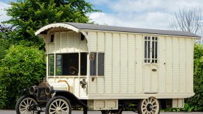 1914 Ford Model T Motor Caravan exterior