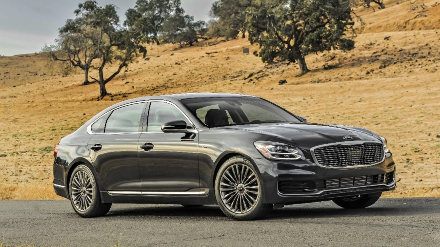 the luxurious 2020 kia k900, a stunning luxury sedan that shoppers will love