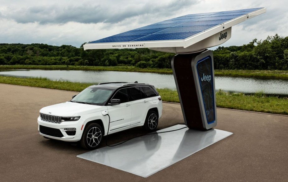 2022 Jeep Grand Cherokee 4xe charging 