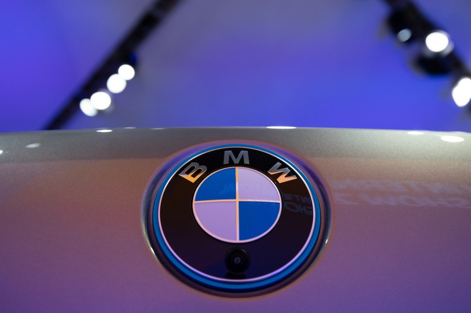 A BMW logo, maker of the 2023 BMW 7 Series. 