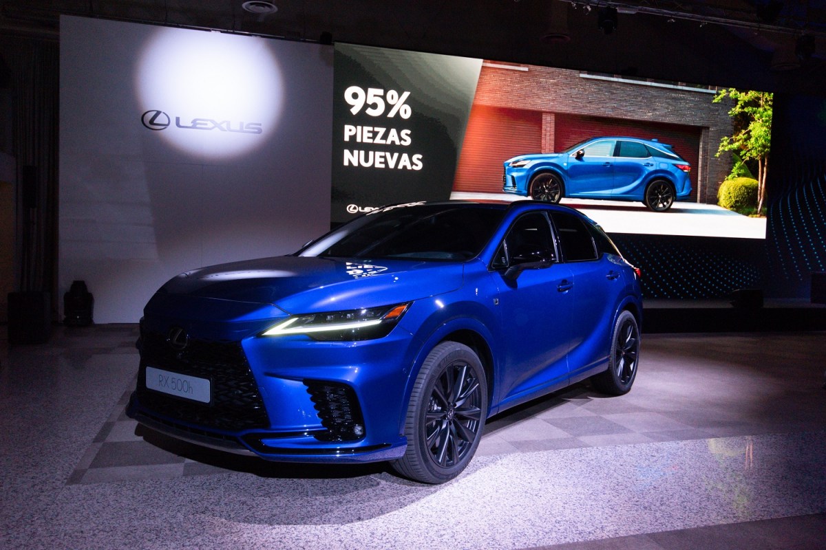 2023 Lexus RX 500 in blue