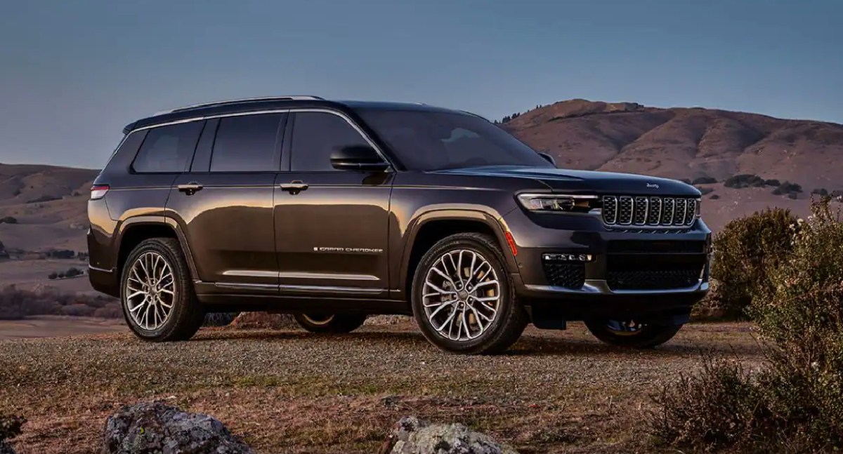 A green Jeep Grand Cherokee midsize SUV is parked outdoors.