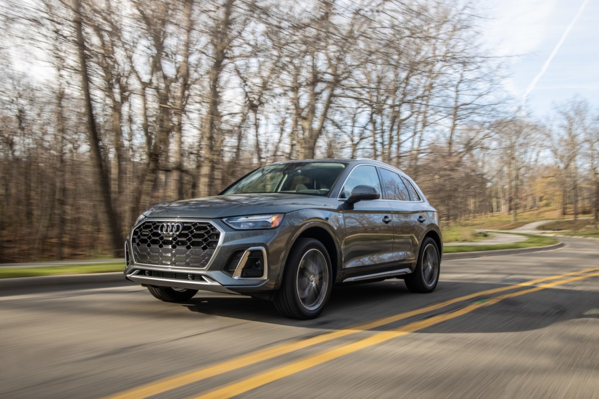 Audi Q55 PHEV in grey