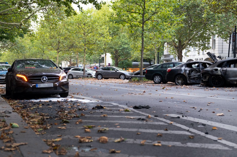 Several parked cars caught fire on the in Berlin.