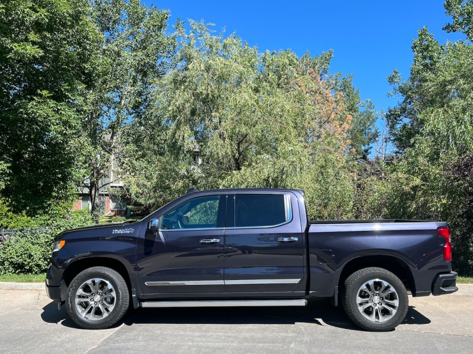 A side view of the 2022 Chevrolet Silverado High Country.