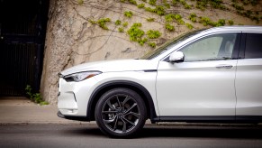 The front end of a white 2022 Infiniti QX50 outdoors.