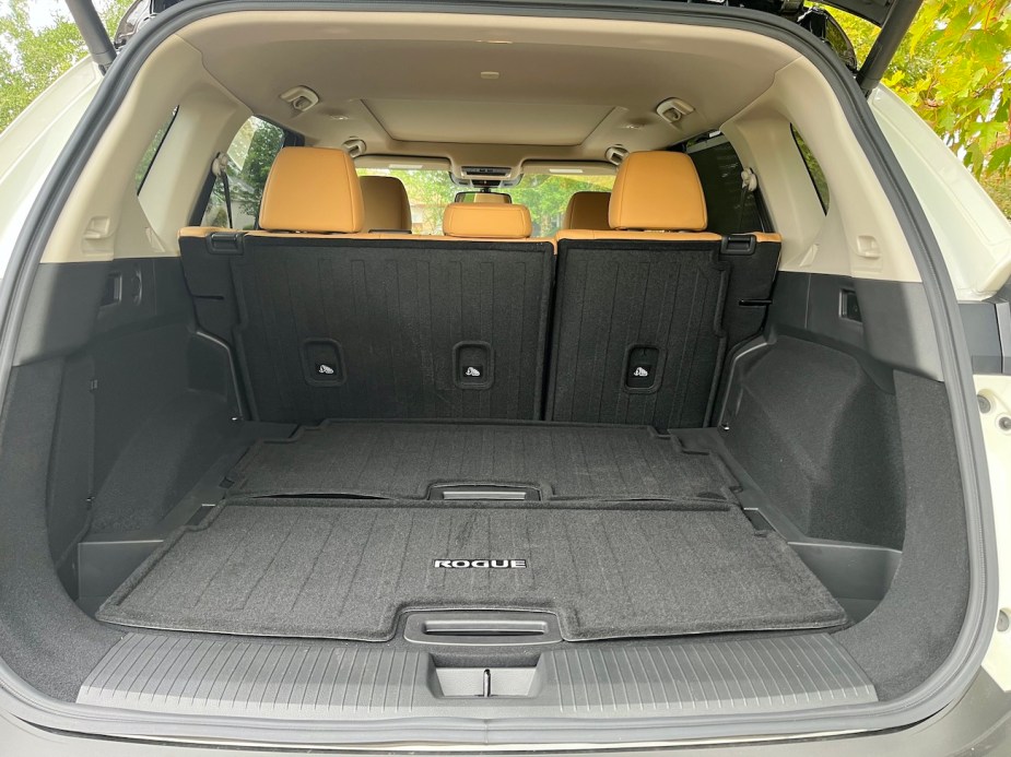 The cargo area in the 2022 Nissan Rogue Platinum is configurable.