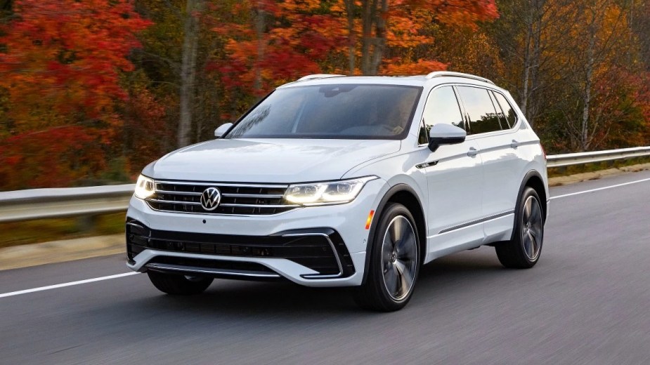 Front angle view of Pure White 2023 VW Tiguan crossover SUV