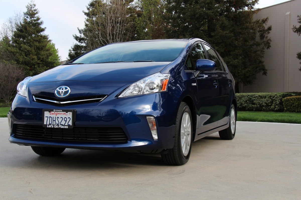 A blue 2014 Toyota Prius