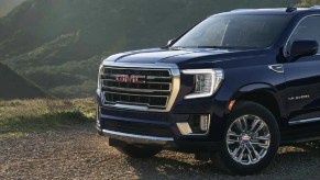 A dark blue 2022 GMC Yukon XL with a mountainous background.