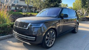 A front view of the 2022 Range Rover SE