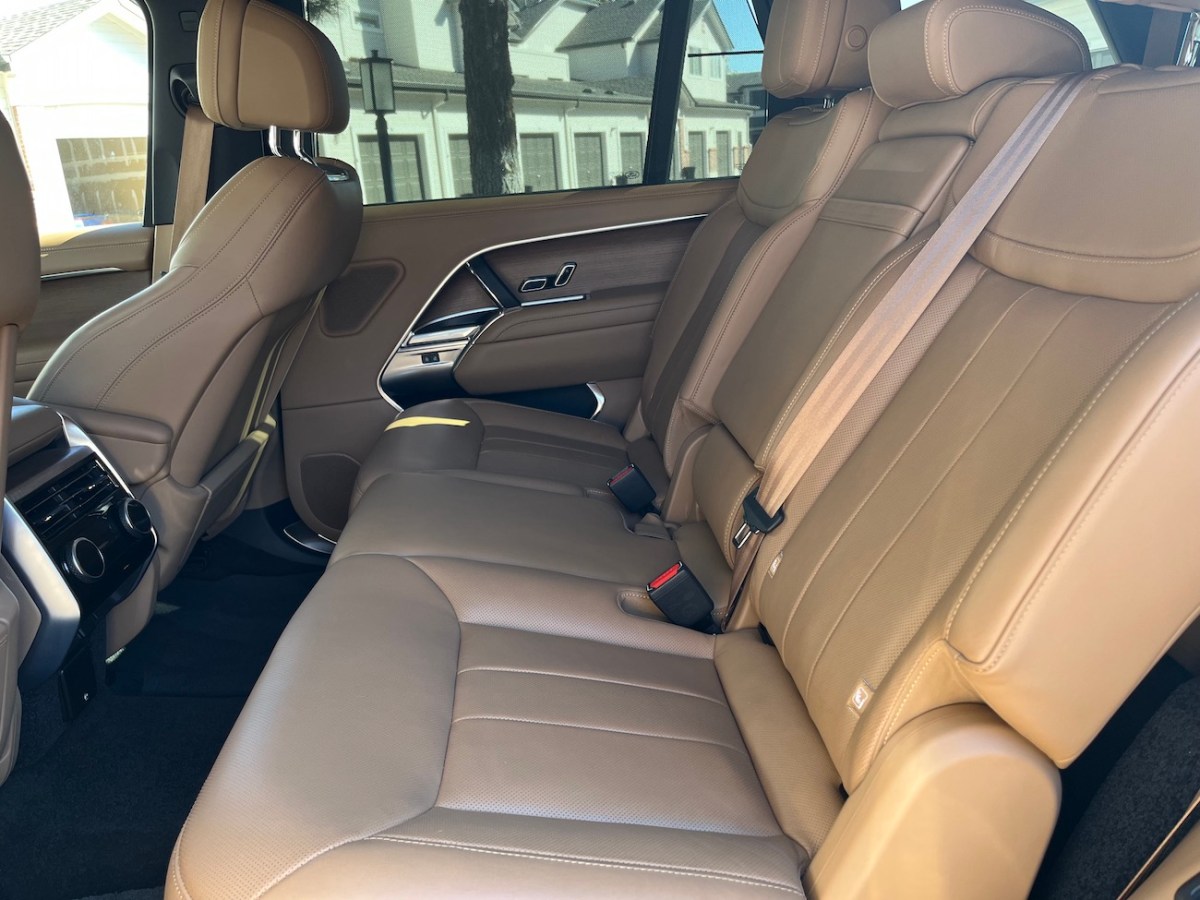 2022 Range Rover SE second row