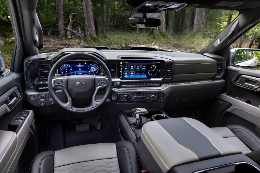 2023 Chevy Silverado: wireless Apple CarPlay