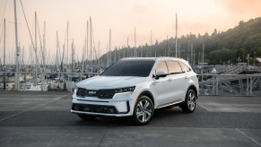 A white 2023 Kia Sorento, potentially a Kia Sorento Hybrid SX-P.