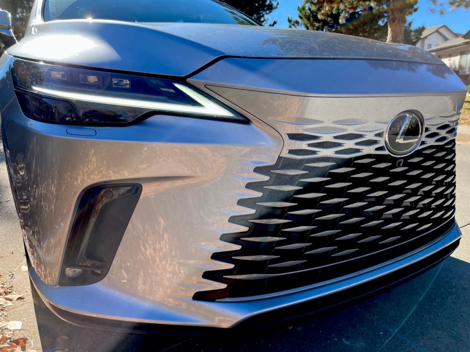 2023 Lexus RX 350h front grille