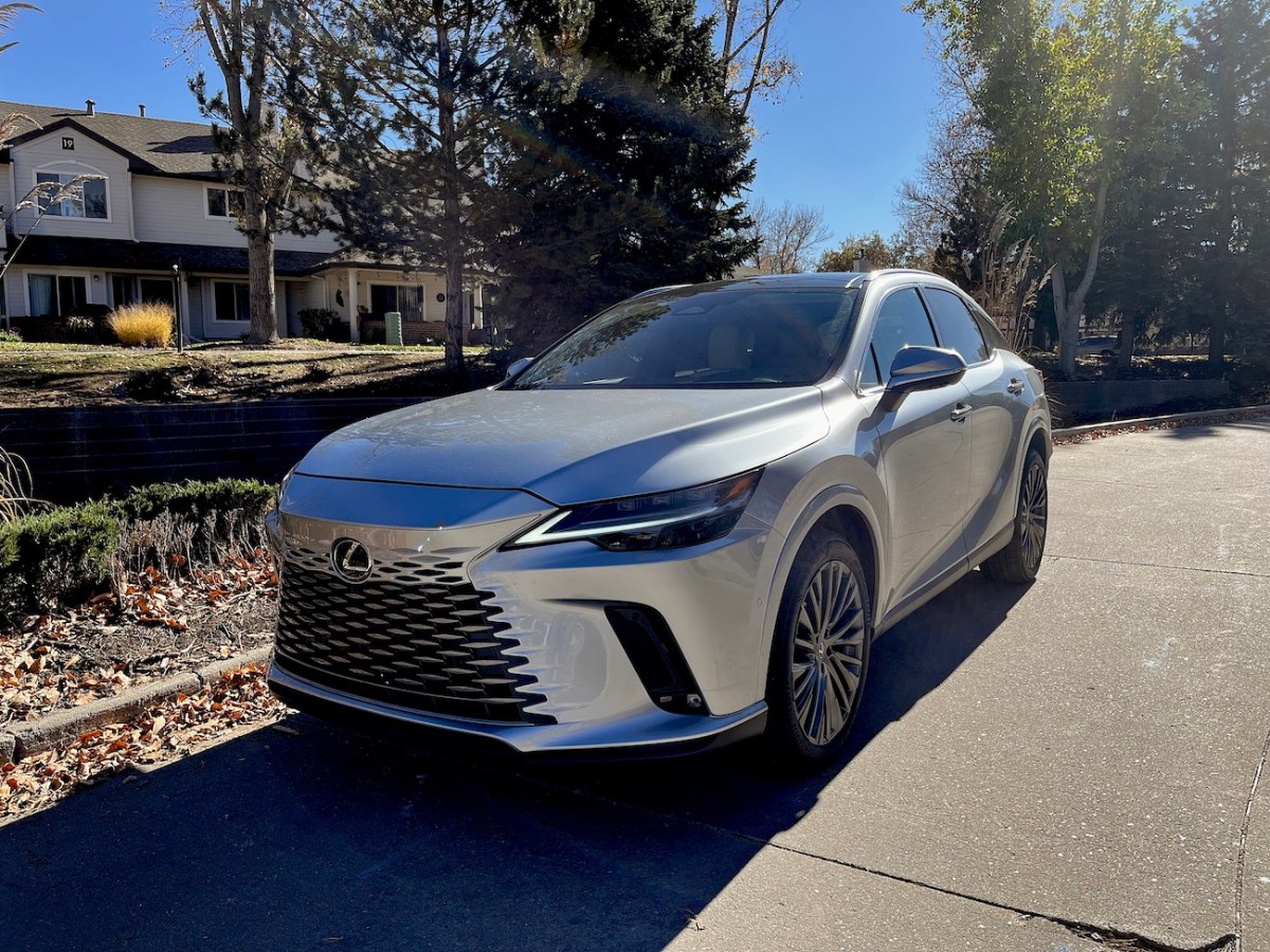 2023 Lexus RX 350h front corner view