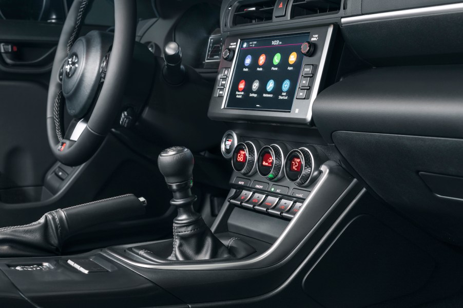 Does the 2023 Toyota GR86 have Apple CarPlay?