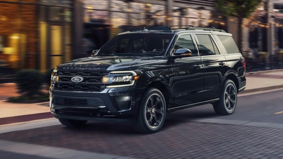 Front angle view of Agate Black Metallic 2023 Ford Expedition full-size SUV