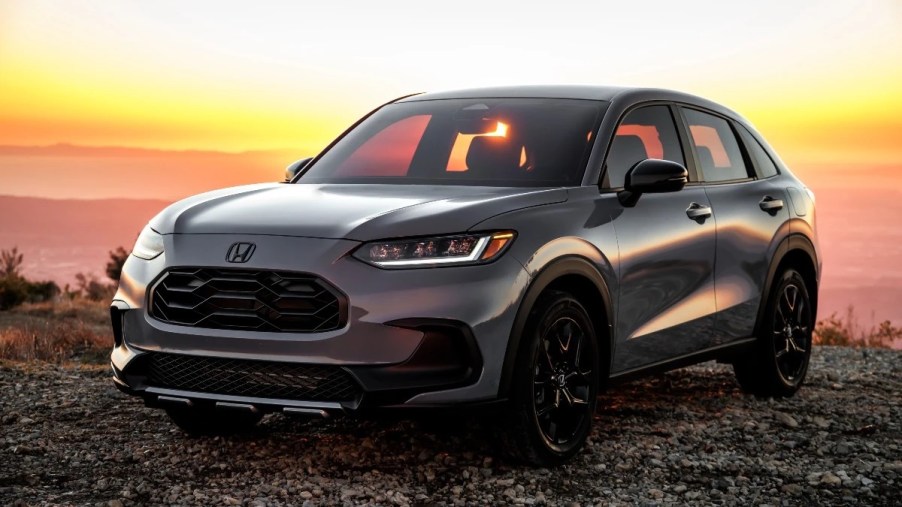 Front angle view of Lunar Silver Metallic 2023 Honda HR-V crossover SUV