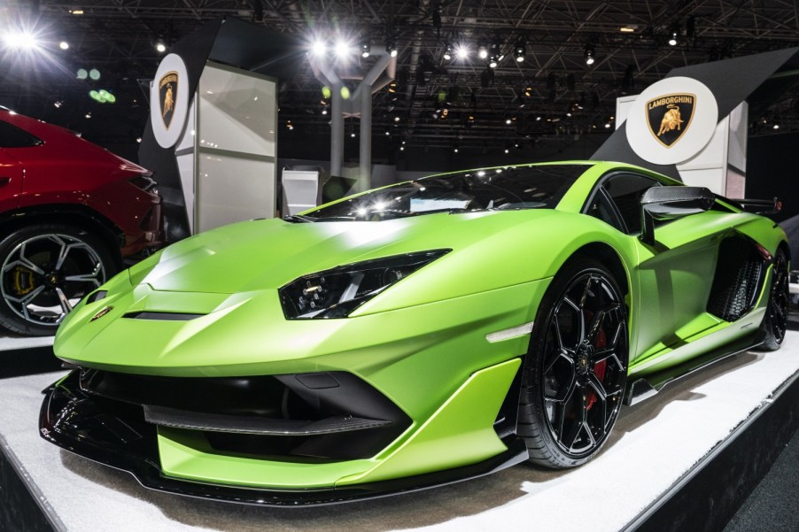 The most popular car color isn't green like this Lamborghini