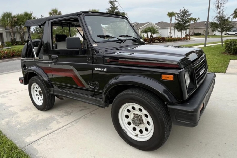 1988 Suzuki Samurai in blakc