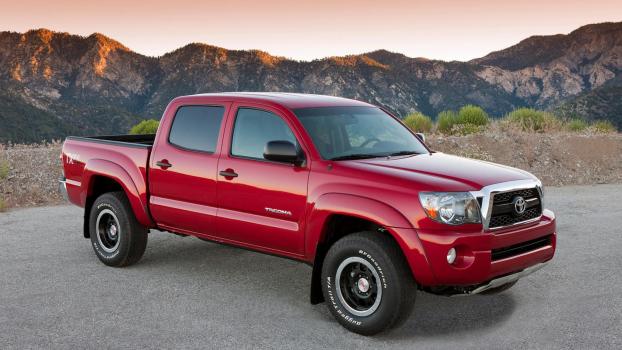 These 2 Decade-Old Used Midsize Pickup Trucks Are Still Reliable Today–According to a Dealer