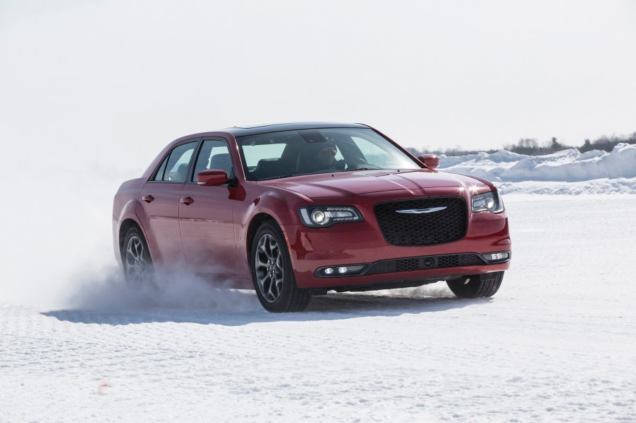 2015 Chrysler 300S shows off its optional AWD