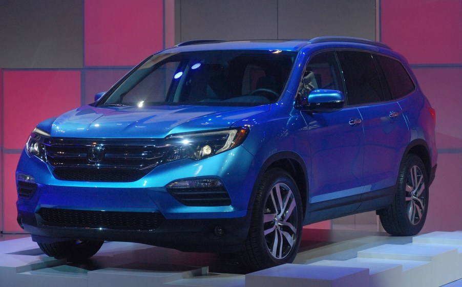 A blue 2015 Honda Pilot SUV