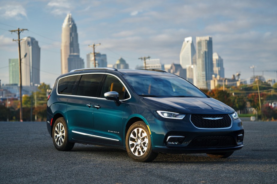 Hidden PHEVs: 2022 Chrysler Pacifica Pinnacle Hybrid in Fathom Blue, does it get good fuel economy?