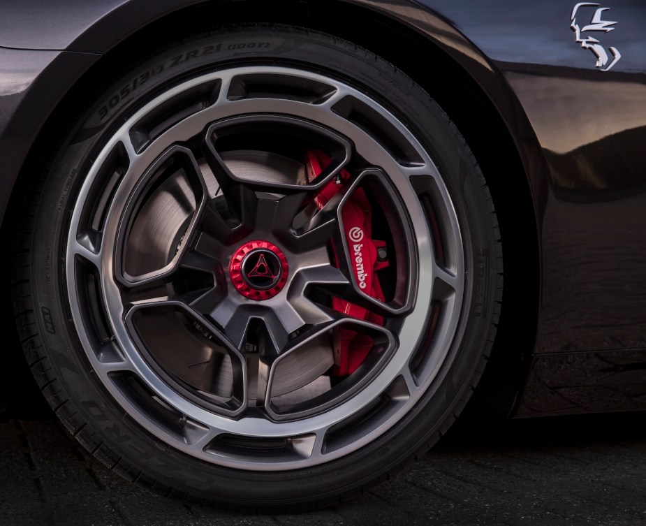 Closeup of the alloy wheels and red brembo brakes of the SRT Banshee trim of Dodge's new Charger Daytona EV.