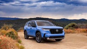 A blue 2023 Honda Pilot TrailSport.